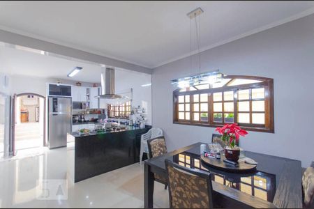 Casa à venda com 164m², 3 quartos e 2 vagasCozinha