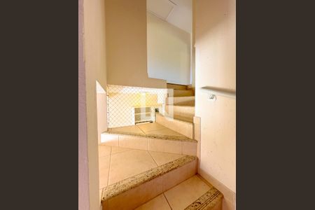 Apartamento para alugar com 100m², 2 quartos e 1 vagaEscada