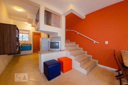 Escada de apartamento para alugar com 2 quartos, 100m² em Ingleses do Rio Vermelho, Florianópolis
