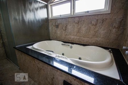 Casa à venda com 435m², 3 quartos e 6 vagas Casa à venda com 435m², 3 quartos e 6 vagasBanheiro da Suíte 2