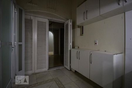 Casa à venda com 435m², 3 quartos e 6 vagas Casa à venda com 435m², 3 quartos e 6 vagasÁrea de Serviço