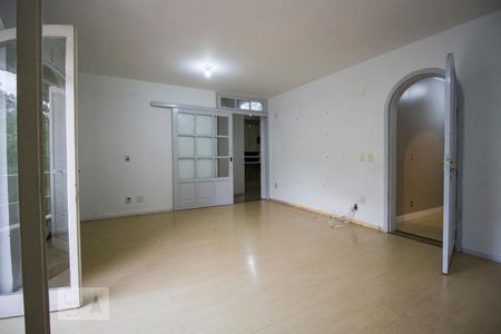 Casa à venda com 435m², 3 quartos e 6 vagas Casa à venda com 435m², 3 quartos e 6 vagasSuíte 2