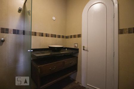 Casa à venda com 435m², 3 quartos e 6 vagas Casa à venda com 435m², 3 quartos e 6 vagasBanheiro da Suíte 1