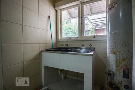 Casa à venda com 435m², 3 quartos e 6 vagas Casa à venda com 435m², 3 quartos e 6 vagasÁrea de Serviço