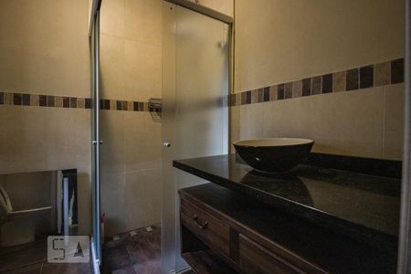 Casa à venda com 435m², 3 quartos e 6 vagas Casa à venda com 435m², 3 quartos e 6 vagasBanheiro da Suíte 1