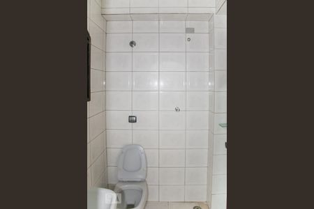 Banheiro 2 de casa para alugar com 1 quarto, 40m² em Jardim Triana, São Paulo