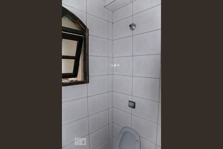 Banheiro 2 de casa para alugar com 1 quarto, 40m² em Jardim Triana, São Paulo