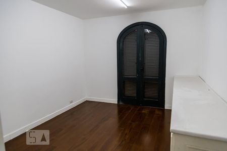 Casa à venda com 304m², 6 quartos e 4 vagasQuarto 2