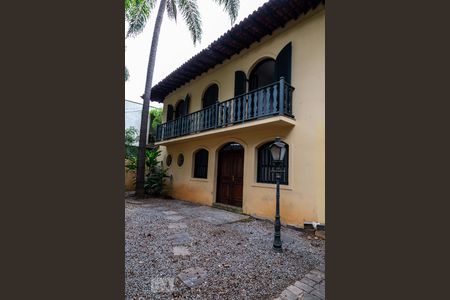 Casa à venda com 304m², 6 quartos e 4 vagasFachada Casa