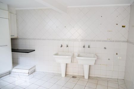 Casa à venda com 304m², 6 quartos e 4 vagasLavanderia