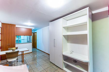 Apartamento à venda com 77m², 1 quarto e 1 vagaSala