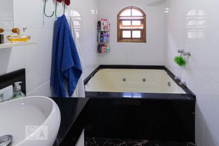 Casa para alugar com 125m², 3 quartos e 3 vagasBanheiro 