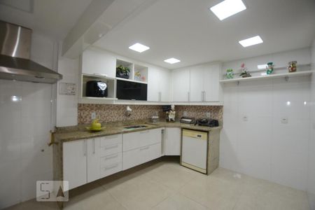 Casa à venda com 136m², 3 quartos e 2 vagasCozinha