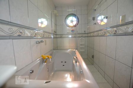 Casa à venda com 136m², 3 quartos e 2 vagasBanheiro da suíte 2 - Banheira