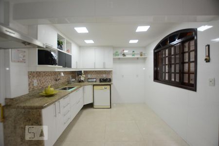 Casa à venda com 136m², 3 quartos e 2 vagasCozinha
