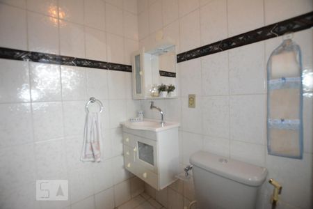 Casa à venda com 136m², 3 quartos e 2 vagasBanheiro da Suíte 1