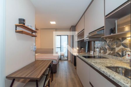Cozinha de kitnet/studio para alugar com 1 quarto, 22m² em Jardim das Acácias, São Paulo