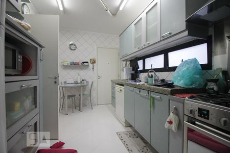 Apartamento à venda com 130m², 3 quartos e 3 vagasCozinha