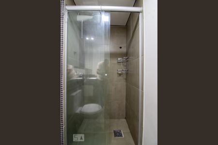 Banheiro da Suíte 1 de apartamento para alugar com 2 quartos, 65m² em São João, Porto Alegre