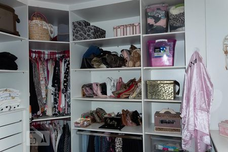 Apartamento à venda com 180m², 4 quartos e 2 vagas Apartamento à venda com 180m², 4 quartos e 2 vagasQuarto