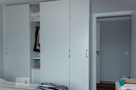 Apartamento à venda com 180m², 4 quartos e 2 vagas Apartamento à venda com 180m², 4 quartos e 2 vagasQuarto