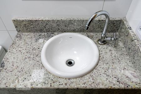 Apartamento à venda com 48m², 2 quartos e sem vaga Apartamento à venda com 48m², 2 quartos e sem vagaBanheiro