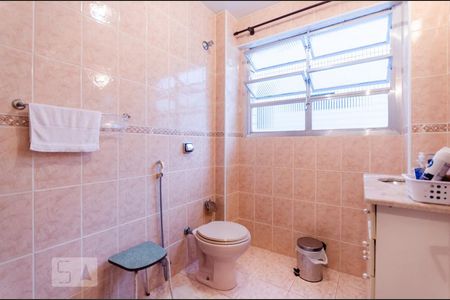 Banheiro de apartamento para alugar com 1 quarto, 66m² em José Menino, Santos