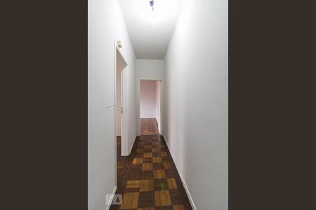 Corredor de apartamento à venda com 3 quartos, 110m² em Petrópolis, Porto Alegre