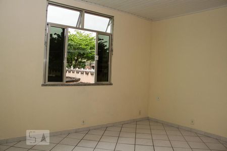 Sala de casa para alugar com 1 quarto, 80m² em Jardim Sulacap, Rio de Janeiro