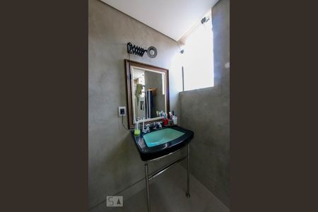 Casa à venda com 360m², 3 quartos e 2 vagas Casa à venda com 360m², 3 quartos e 2 vagasBanheiro Social