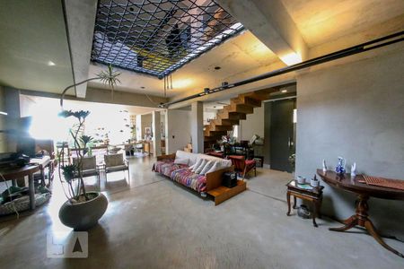 Sala de casa à venda com 3 quartos, 360m² em Grajaú, Belo Horizonte