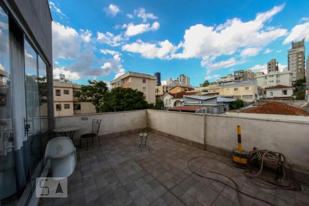 Casa à venda com 360m², 3 quartos e 2 vagas Casa à venda com 360m², 3 quartos e 2 vagasVaranda