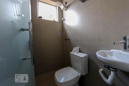Casa à venda com 360m², 3 quartos e 2 vagas Casa à venda com 360m², 3 quartos e 2 vagasBanheiro de Serviço