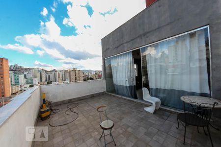 Casa à venda com 360m², 3 quartos e 2 vagas Casa à venda com 360m², 3 quartos e 2 vagasVaranda