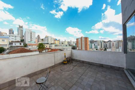 Casa à venda com 360m², 3 quartos e 2 vagas Casa à venda com 360m², 3 quartos e 2 vagasVaranda