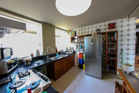 Casa à venda com 360m², 3 quartos e 2 vagas Casa à venda com 360m², 3 quartos e 2 vagasCozinha