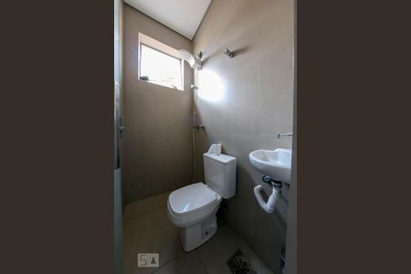 Casa à venda com 360m², 3 quartos e 2 vagas Casa à venda com 360m², 3 quartos e 2 vagasBanheiro de Serviço