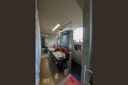 Casa à venda com 360m², 3 quartos e 2 vagas Casa à venda com 360m², 3 quartos e 2 vagasBanheiro da Suíte