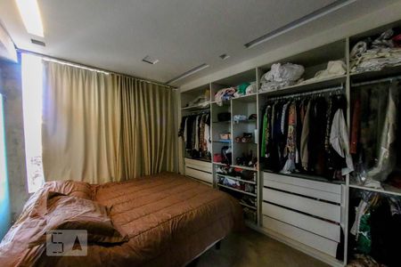 Casa à venda com 360m², 3 quartos e 2 vagas Casa à venda com 360m², 3 quartos e 2 vagasQuarto Suíte
