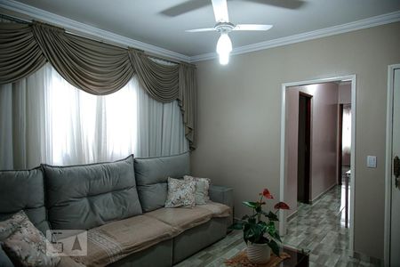 Sala 1 de casa à venda com 4 quartos, 200m² em Jardim Regina, São Paulo