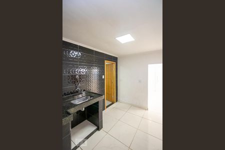 Cozinha de casa para alugar com 1 quarto, 50m² em São Geraldo, Belo Horizonte