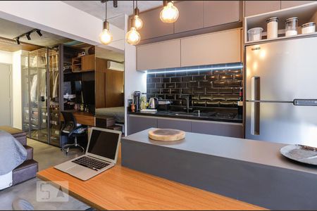 Apartamento à venda com 32m², 1 quarto e 1 vaga Apartamento à venda com 32m², 1 quarto e 1 vagaStudio