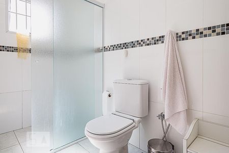 Casa à venda com 311m², 5 quartos e 6 vagasBanheiro da Suíte 1