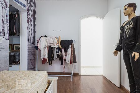 Casa à venda com 311m², 5 quartos e 6 vagasSuíte 2