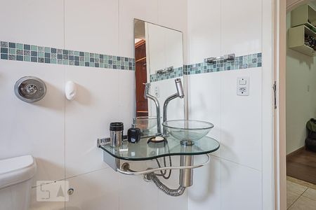 Casa à venda com 311m², 5 quartos e 6 vagasBanheiro da Suíte 3 e 4