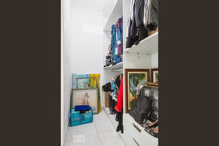 Casa à venda com 311m², 5 quartos e 6 vagasCloset da suíte 2