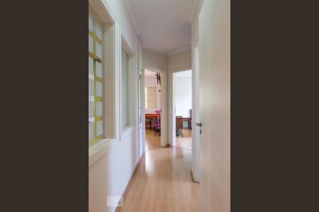 Casa à venda com 434m², 5 quartos e 5 vagas Casa à venda com 434m², 5 quartos e 5 vagasCorredor Quartos