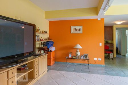 Casa à venda com 434m², 5 quartos e 5 vagas Casa à venda com 434m², 5 quartos e 5 vagasSala Piso Inferior