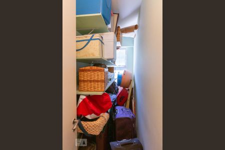 Casa à venda com 434m², 5 quartos e 5 vagas Casa à venda com 434m², 5 quartos e 5 vagasDespensa