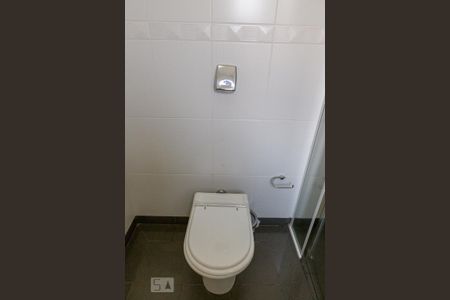 Casa à venda com 434m², 5 quartos e 5 vagas Casa à venda com 434m², 5 quartos e 5 vagasBanheiro da Suíte 2